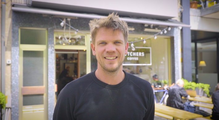 Découvrez l'histoire de Dave